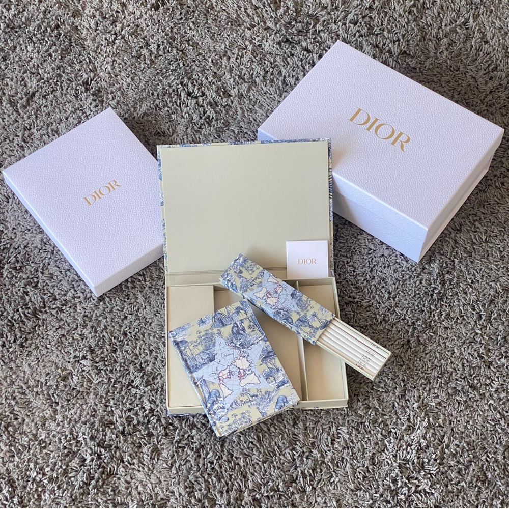 DIOR - Exclusive Stationary Set “Around the World” with the Couture Gift Box - Picture 6 of 6